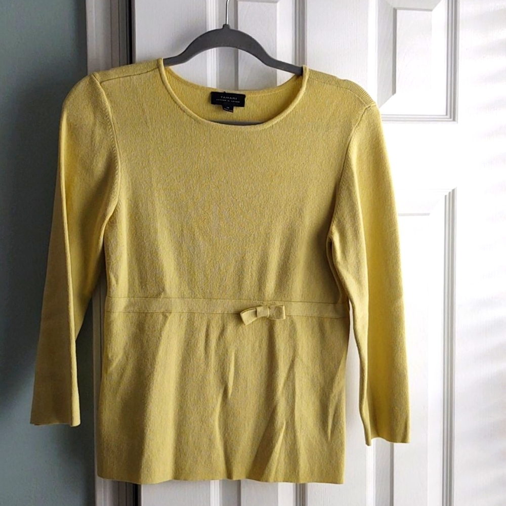 Tahari mint green sweater size m